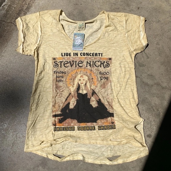 NWOT- Jaded Gypsy Distressed Stevie Nicks Rare Tee. Size S/M (oversized fit) - Picture 3 of 6